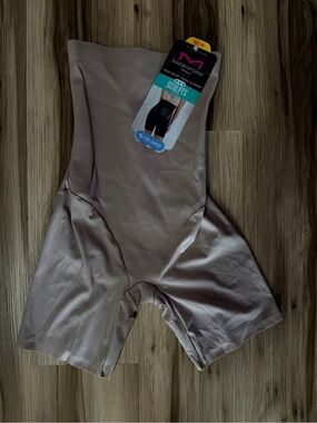 NWT Sz Small Women’s MAIDENFORM Shape-wear Modern Sculpts Extra Firm High Waist